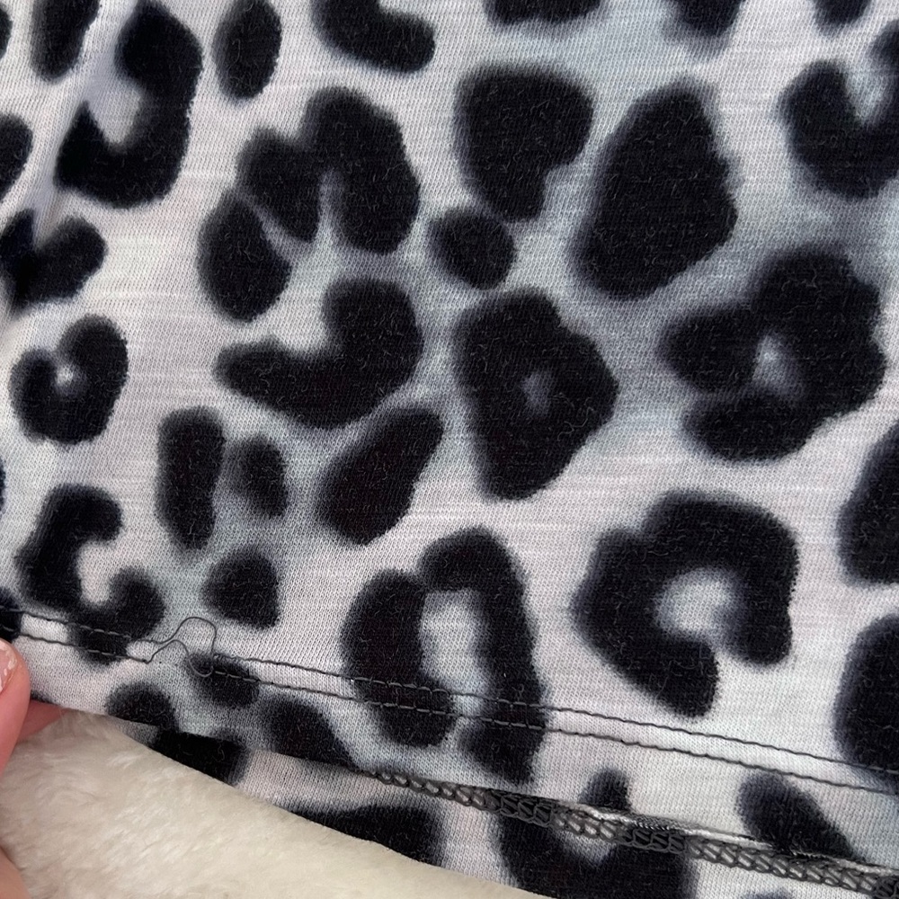 Pink VS Leopard Print Top - Picture 2 of 3